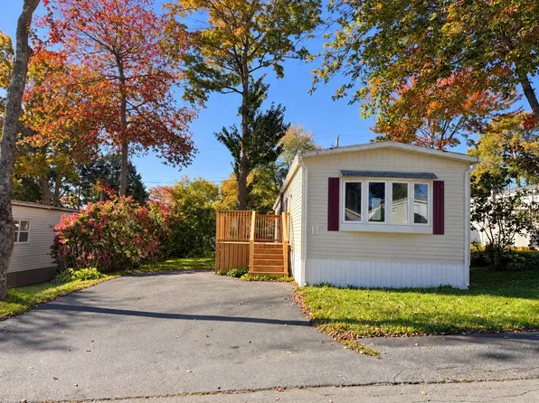 11 4th St, Lucasville, NS B4B 1R2