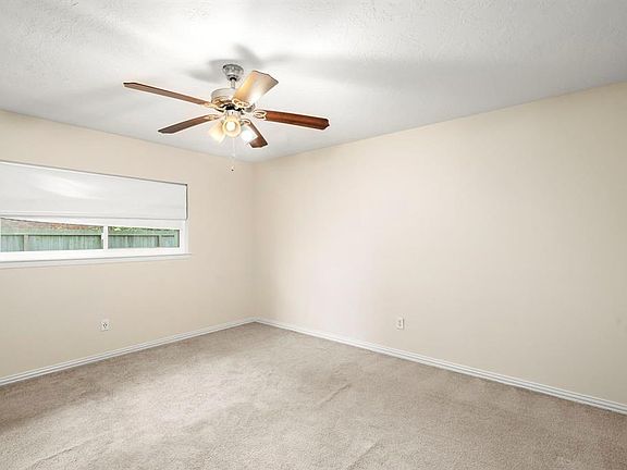 5th image of 102 Oak Harbor Drive
