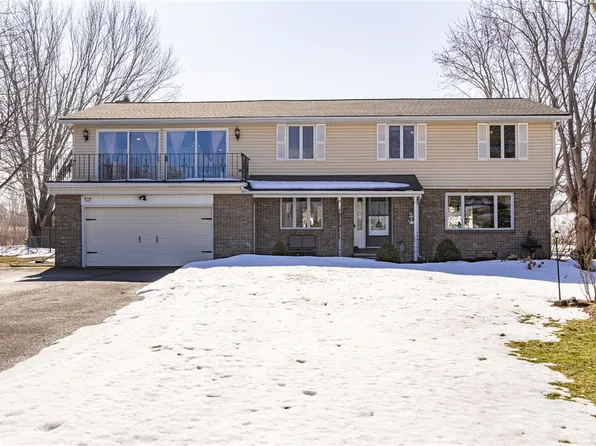 596 Ontario Dr, Ontario, NY 14519