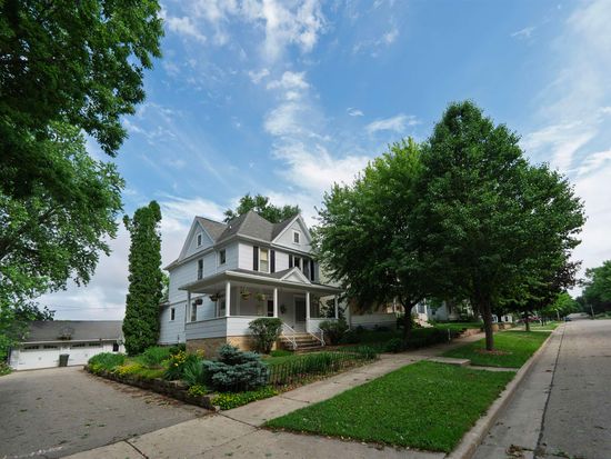 609 Newbury St, Ripon, WI 54971