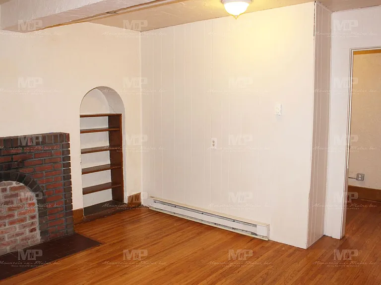 322 1/2 W Laurel St — Photo 2