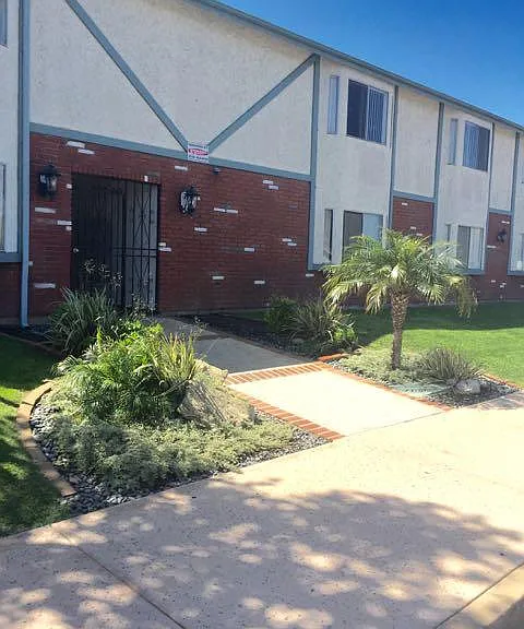 429 Palm Avenue — Photo 3