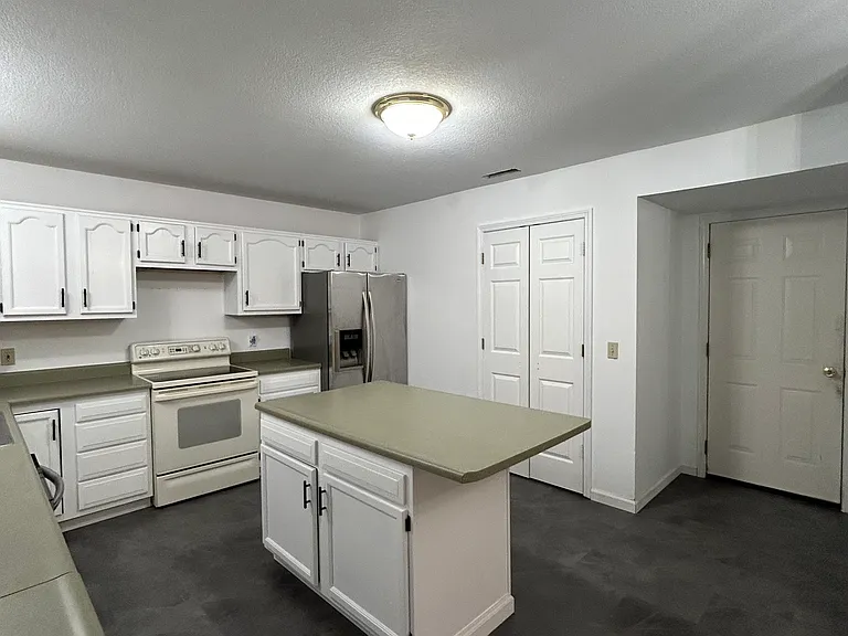 8128 Rocky Glen Pl — Photo 9