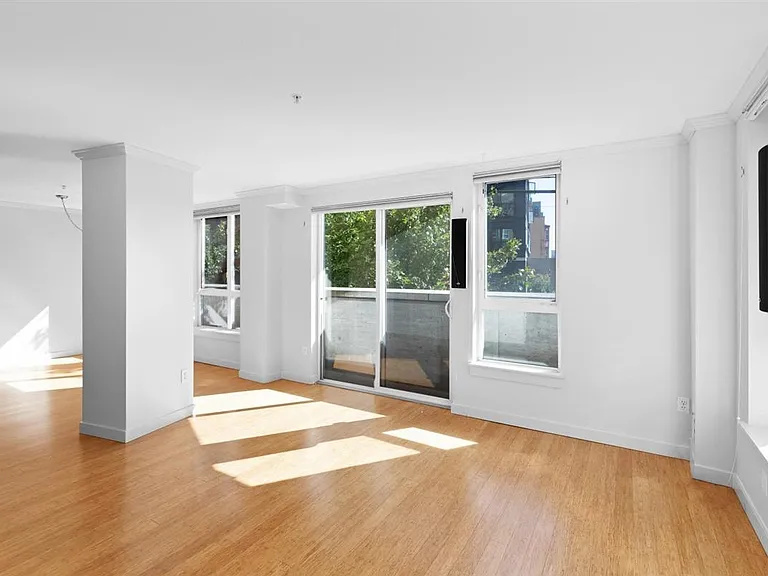 1420 E Pine St #E202 — Photo 4