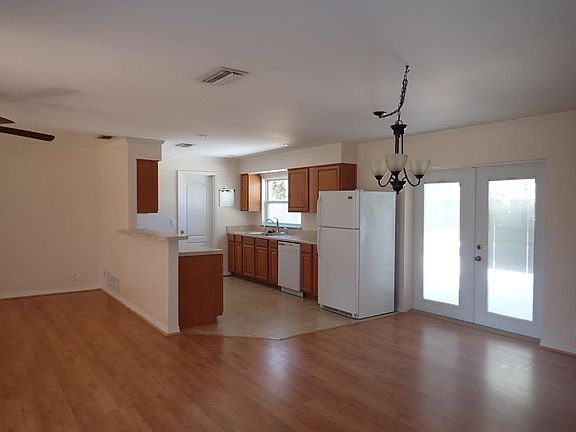 5th image of 49 Flamingo Dr