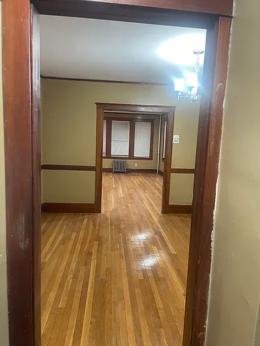 997 River St Photo 1