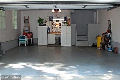 Great Garage with workshop