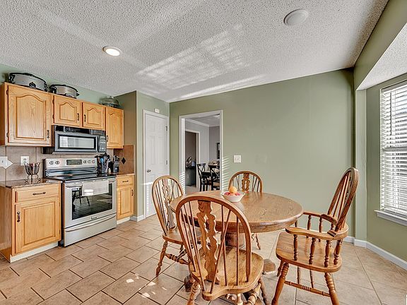 3rd image of 5814 Country Meadow Dr