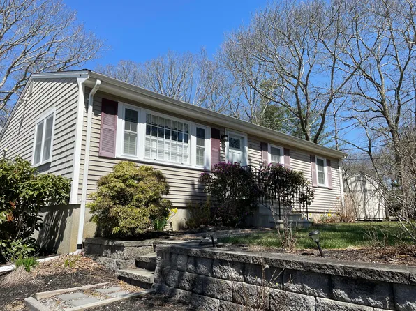 13 Holly Lane, East Falmouth, MA 02536