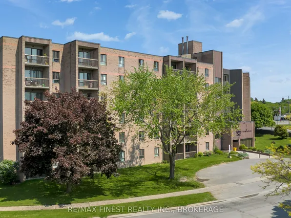 17 Eldon Hall Pl #301, Kingston, ON K7M 7H5