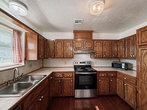 3rd image of 703 N Vernon Ave