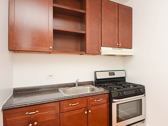 3rd image of 2704 N Sawyer Ave #103