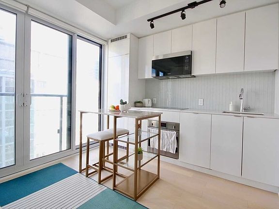 3rd image of 7 Grenville St #2808
