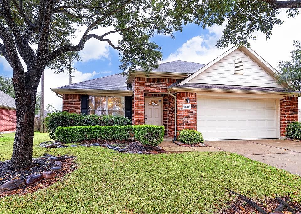 DARLING 3/2 with washer/dryer/refrigerator in the heart of Fairfield!