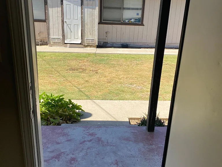 1319 Wilson Ave #E — Photo 3