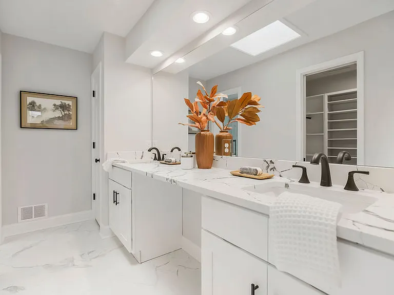 12800 Cambridge Rd — Photo 16
