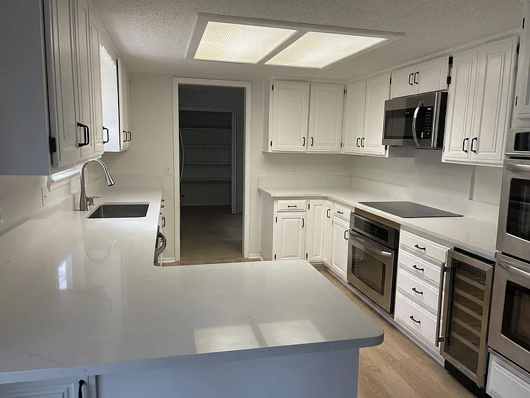 2101 NE J St — Photo 14