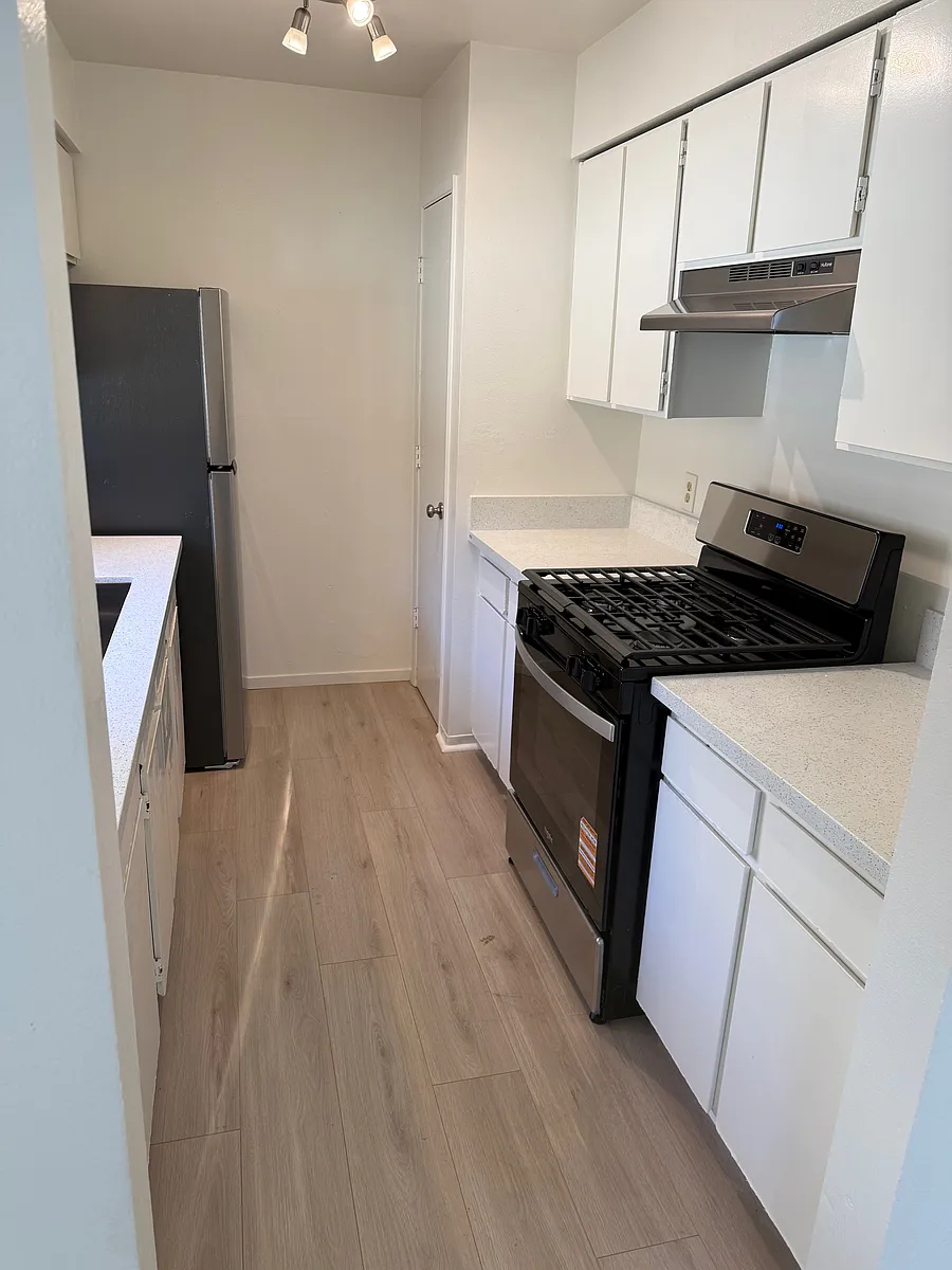 Building Photo - 240 Aspen St #8