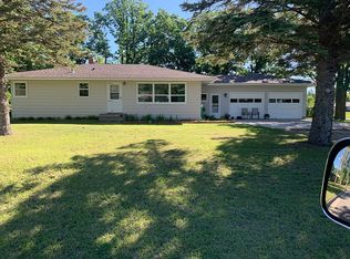 406 3rd St S, Karlstad, MN 56732