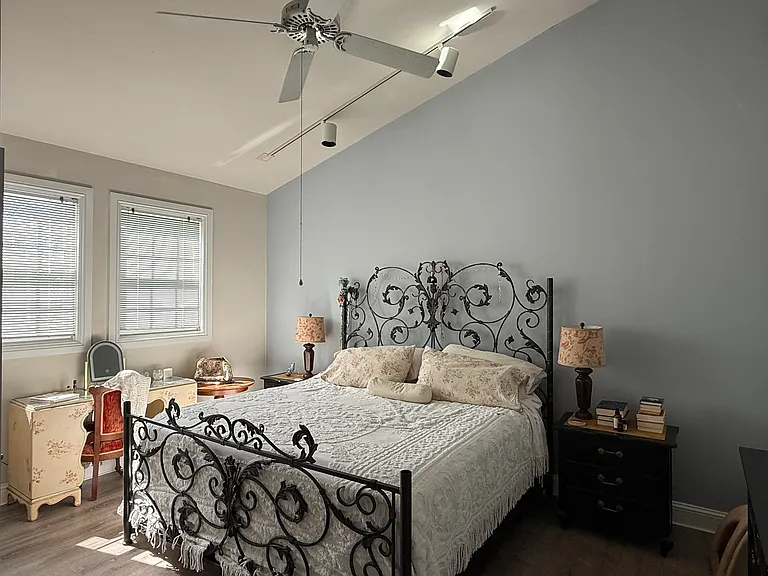 918 Southard St #205 — Photo 11