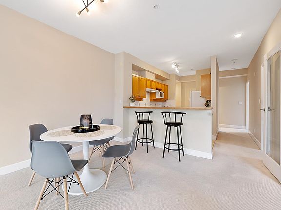 5th image of 6198 Ash St #303