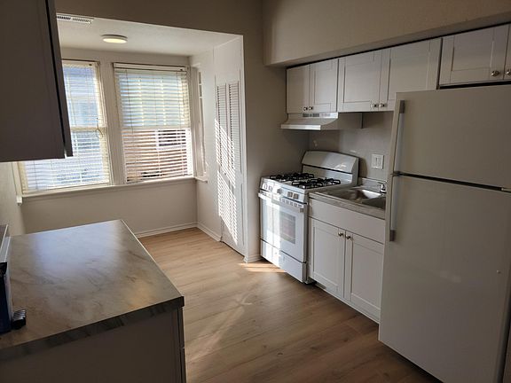 3rd image of 1008 S Lake St #1006