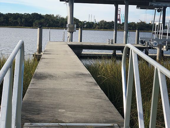 5th image of 6116 Heckscher Dr