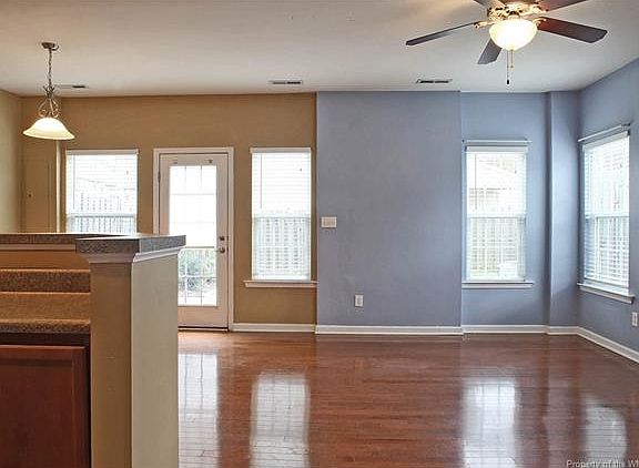 3rd image of 4655 Noland Blvd #4655