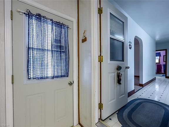 3rd image of 557 Orchard Ave