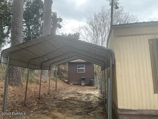 2 bed, 1.5 bath, 980 sqft, $825 — Photo 2