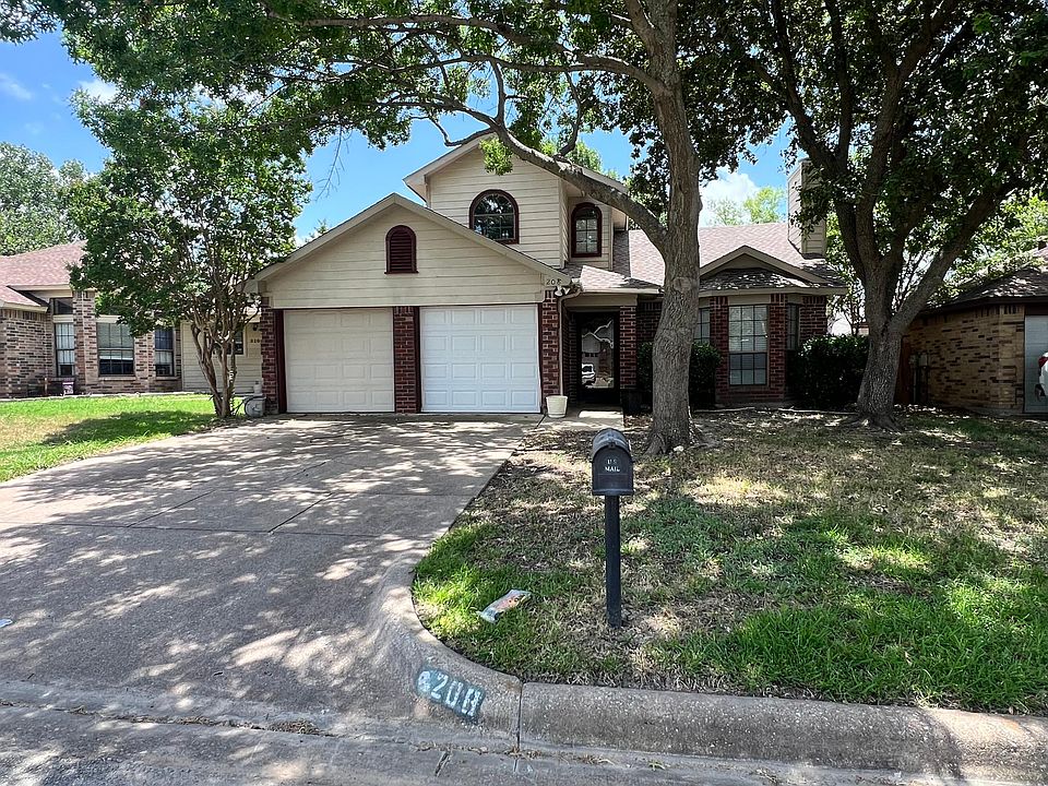 1st image of 208 Cutting Horse Ln