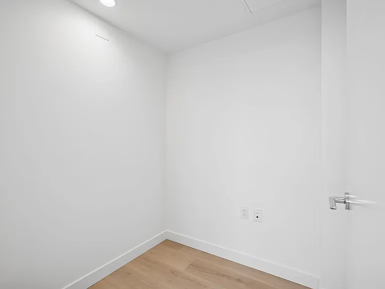 5670 Cambie St — Photo 151