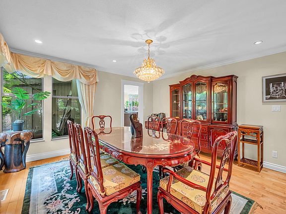 5th image of 11681 Summit Cres