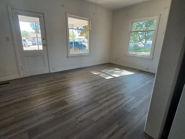 335 S 5 E — Photo 20