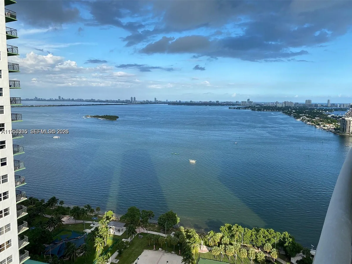 Building Photo - 1750 N Bayshore Dr #3005