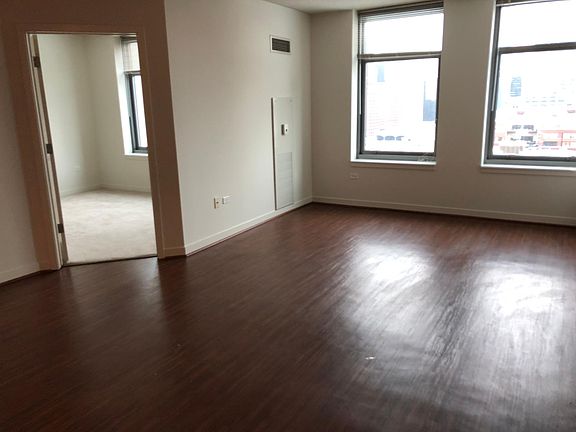 2nd image of 560 W Kinzie St #E1505