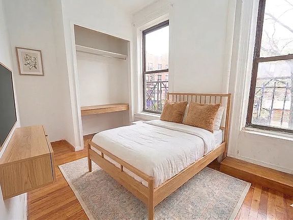4th image of 18 King St #5