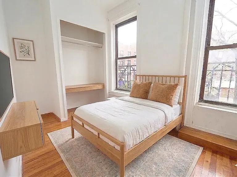 18 King St #5 — Photo 4