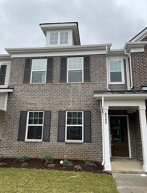 3 bed, 2.5 bath, 1691 sqft, $2,095 — Photo 1