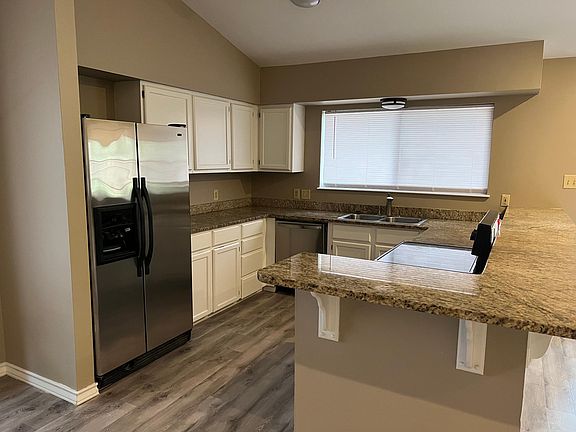 All stainless steel appliances and granite countertops