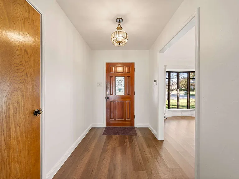 507 Crestview Dr — Photo 8