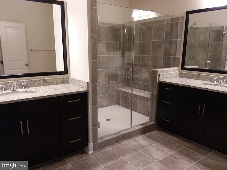 22595 Windsor Locks Sq — Photo 24