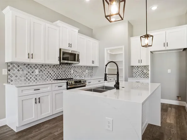 4913 Wichita St, Granbury, TX 76048