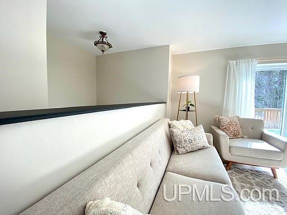3rd image of 328 Fernwood Dr