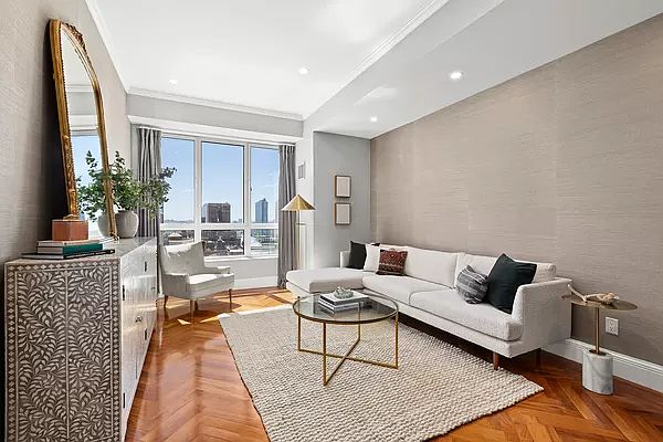 1st image of 351 E 51st St APT 15B
