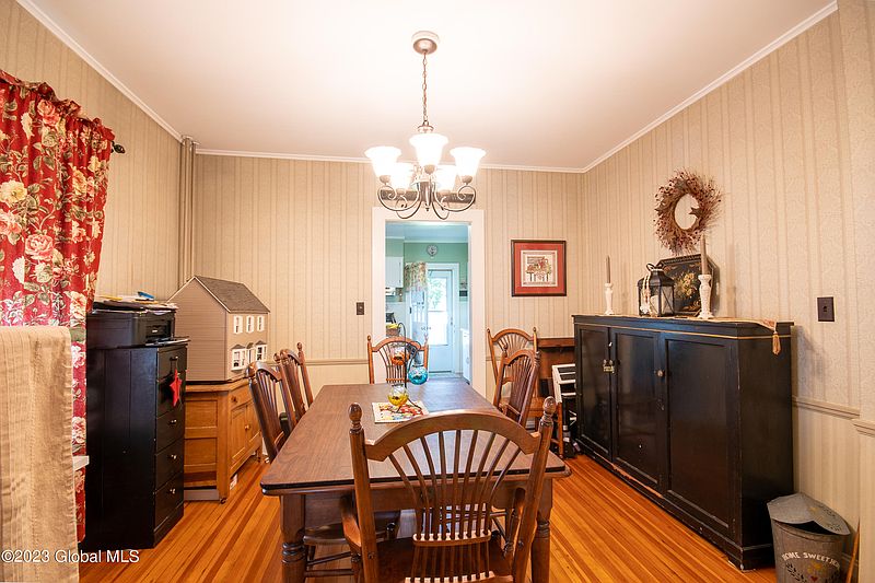 5th image of 135 Kenwood Avenue