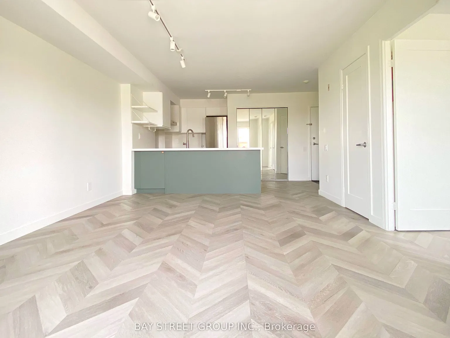 1 bed, $2,600 — Photo 2