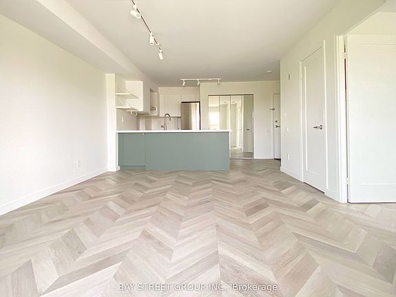 2nd image of 140 Bathurst St #402