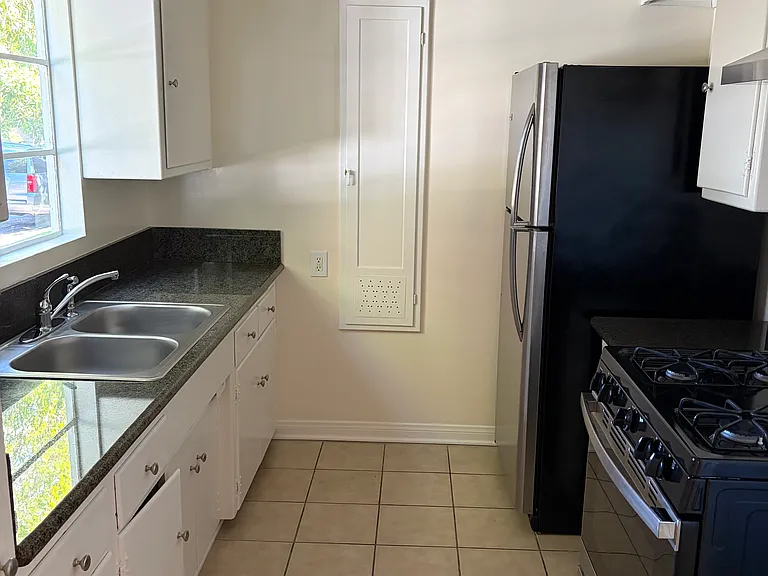 425 Mission St #B — Photo 4
