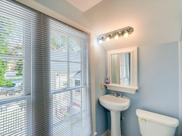 241 Laurens St SW #D — Photo 12